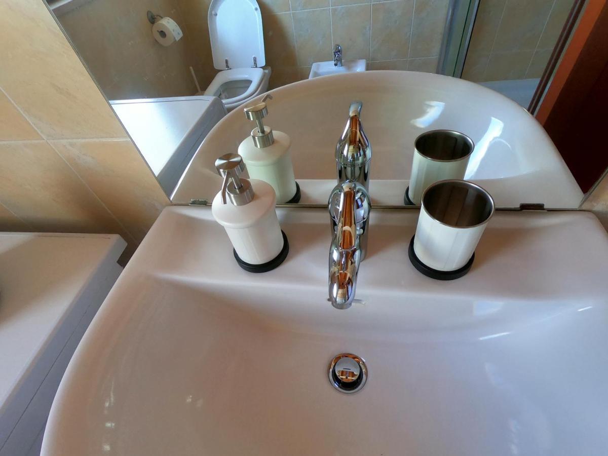 Attico Petfriendly Con Terrazzo, Via Del Borgo Appartement Montesilvano Marina Buitenkant foto