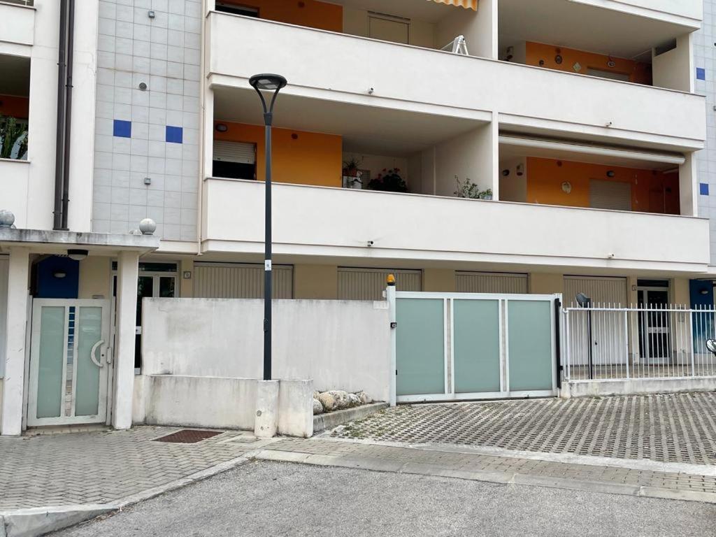 Attico Petfriendly Con Terrazzo, Via Del Borgo Appartement Montesilvano Marina Buitenkant foto